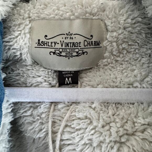 Ashley-Vintage-Charm Jean Jacket, faux lined, bomber length, with‎ hood size M - Picture 8 of 12